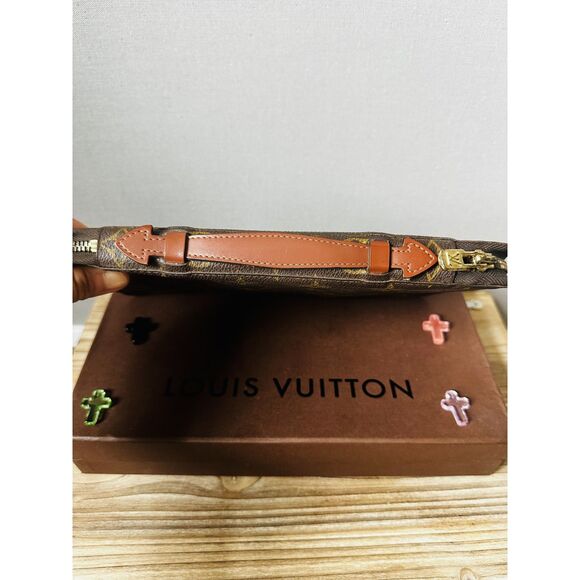 Authentic LOUIS VUITTON Monogram Poche Escapade Organizer Wallet - Picture 4 of 13